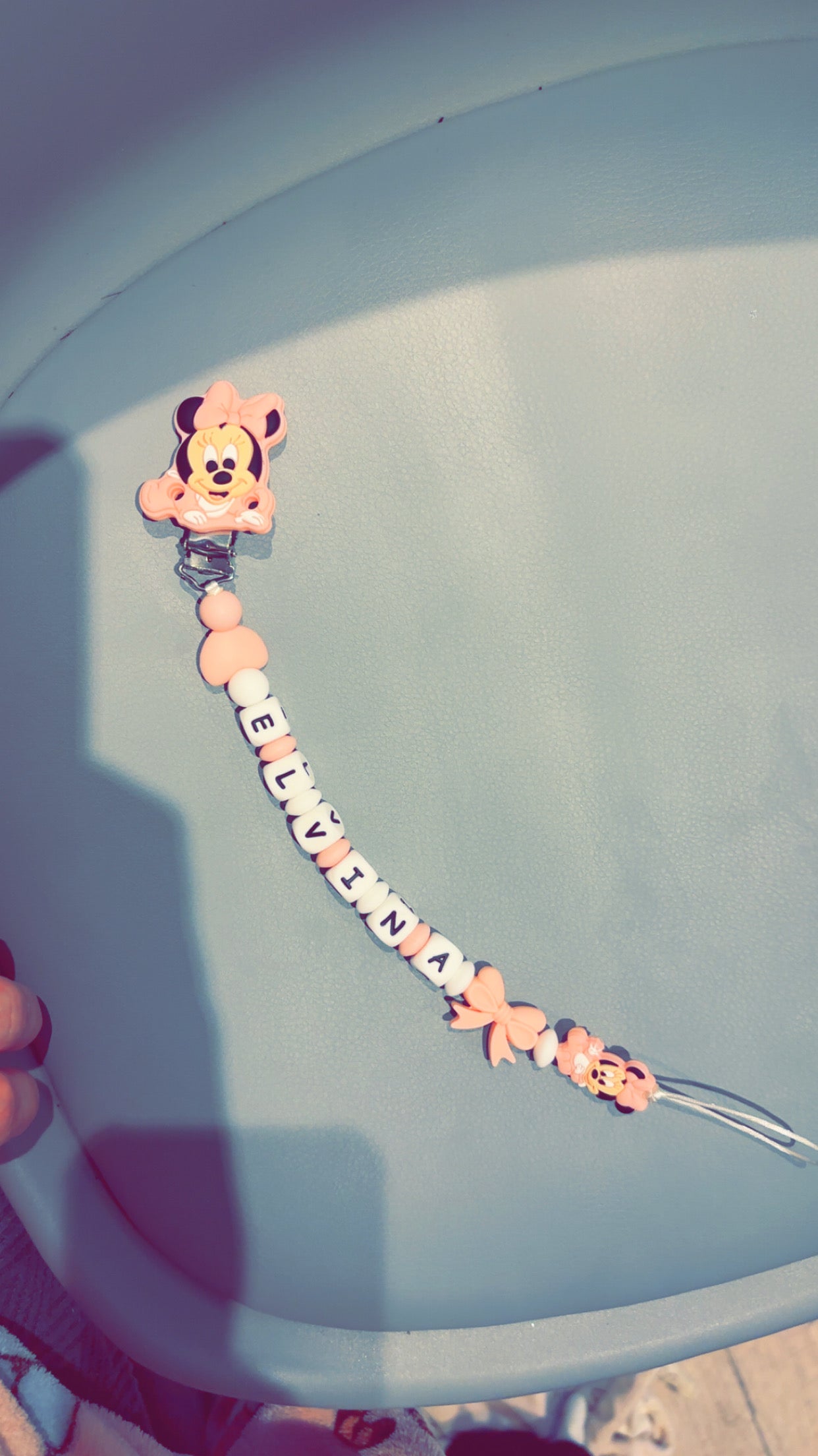 Attache tetine perles