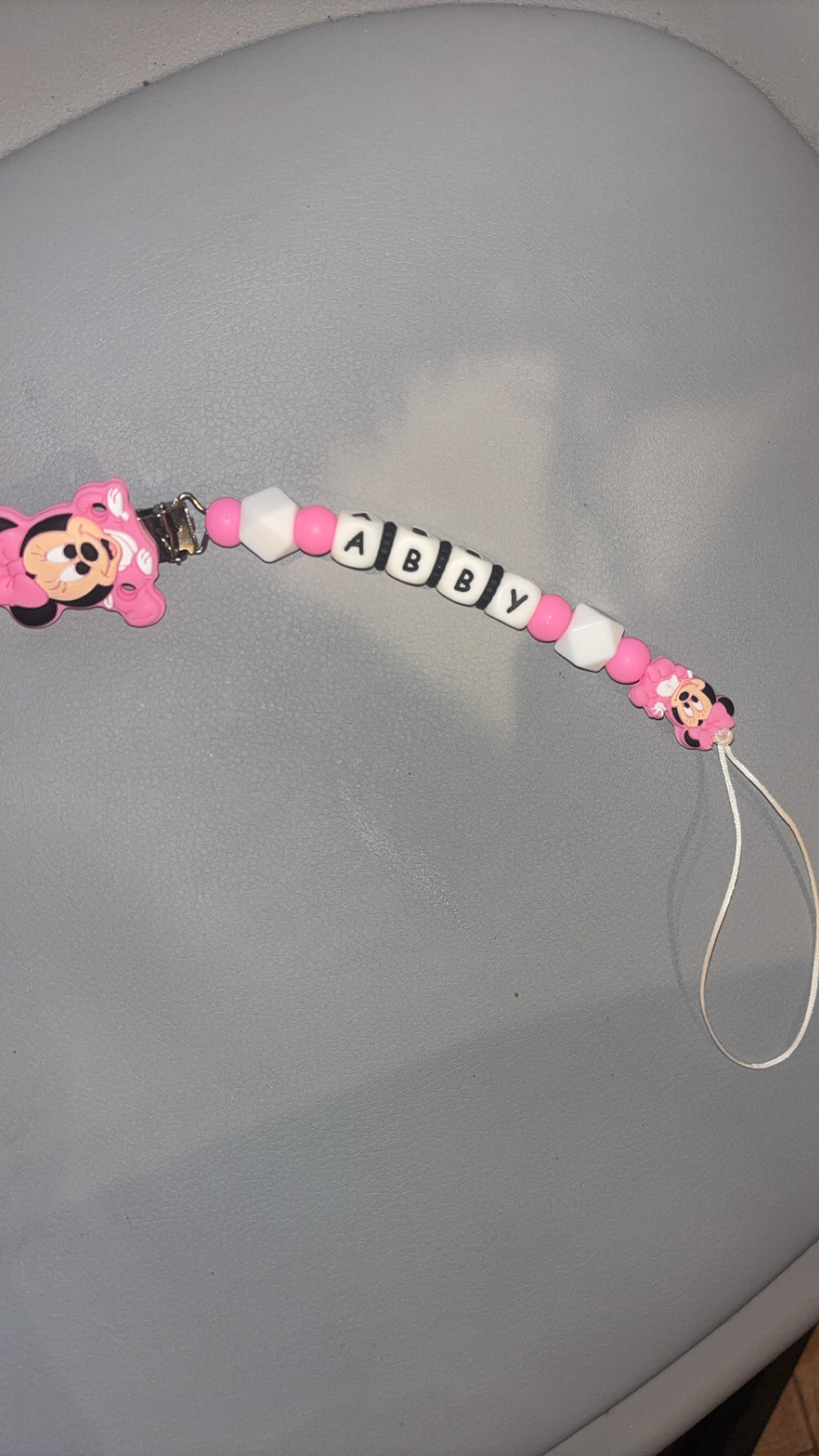 Attache tetine perles